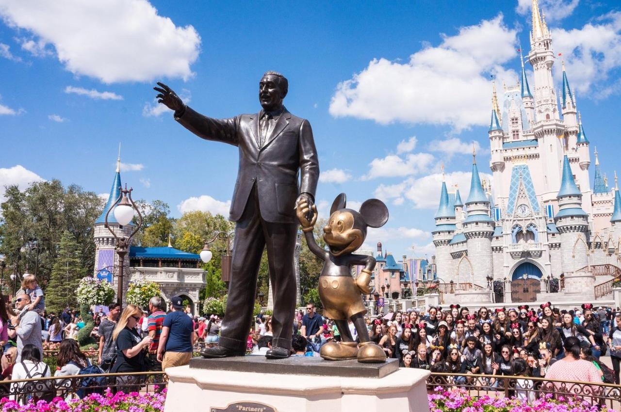 Love N Chic 3 Studios Disneyland 5 Min Шессі Екстер'єр фото